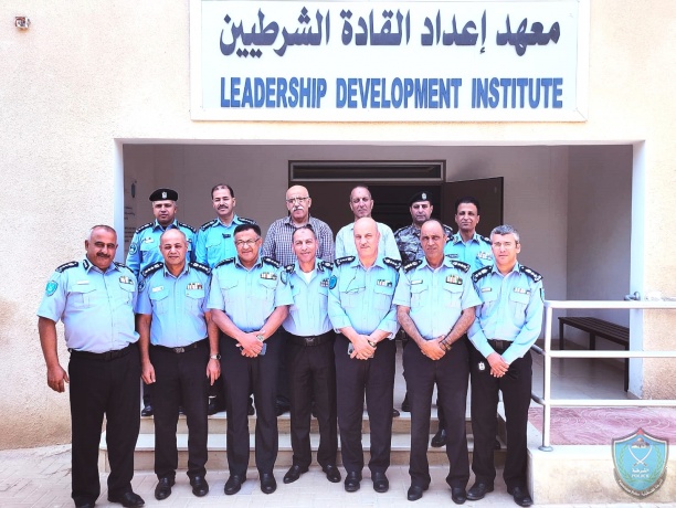 كلية فلسطين للعلوم الشرطية تختتم المرحلة الثانية من دورة القيادة العليا في أريحا 