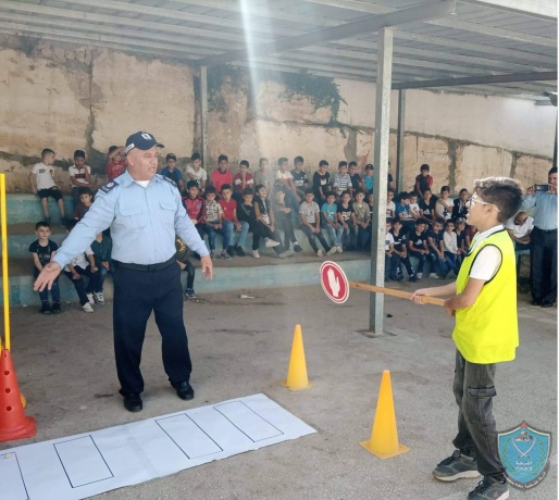 الشرطة تنظم تدريب مروري لمخيم المدرسة الصيفية في الخليل