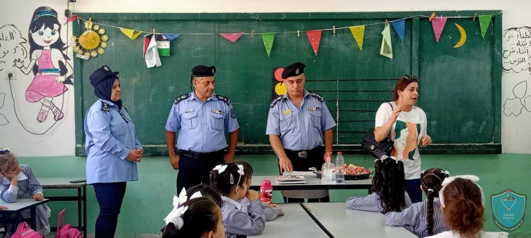 الشرطة تنظم يوماً ترفيهياً لبنات مدرسة أساسية في قلقيلية 