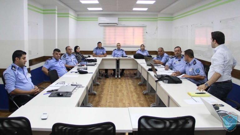 الشرطة تفتتح دورة إدارة المشاريع في كلية فلسطين للعلوم الشرطية بأريحا