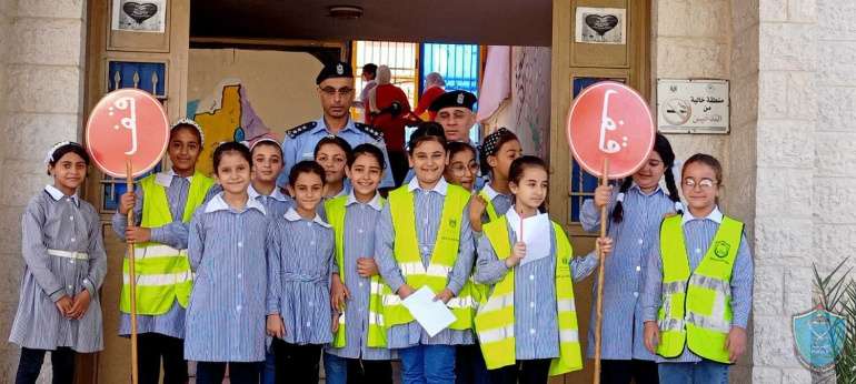 الشرطة تطلق مشروع دوريات الأمان على الطرق في مدرسة بقلقيلية