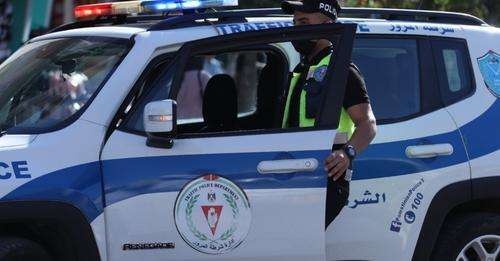 الشرطة تضبط مركبة غير قانونية تحمل لوحات أرقام مزورة في قلقيلية 