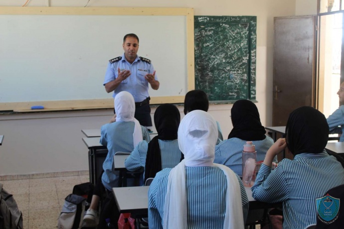 الشرطة تواصل تنظيم المحاضرات الإرشادية لطلبة المدارس بطوباس