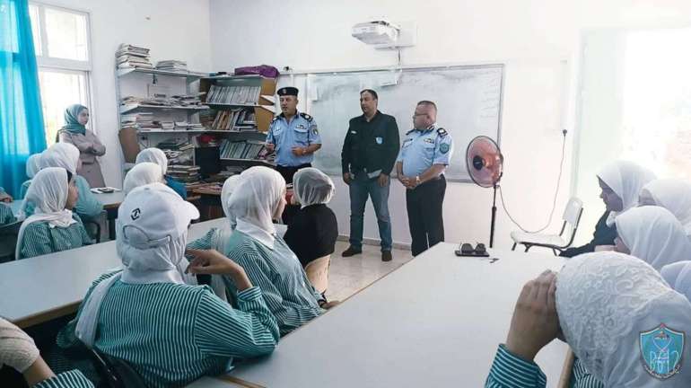 الشرطة تستهدف 300  طالب بالتوعية الشرطية في  طولكرم