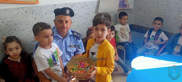 الشرطة تنظم يوم ترفيهي وثقافي  لرياض الأطفال في قلقيلية