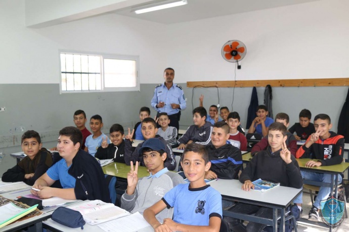 الشرطة تنظم محاضرات توعية لطلبة مدارس بيت قاد  في جنين