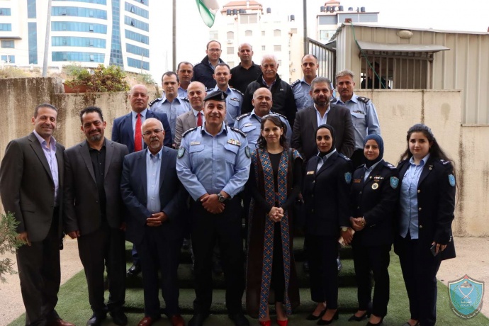 سفيرة فلسطين لدى كندا تزور المختبر الجنائي للشرطة 