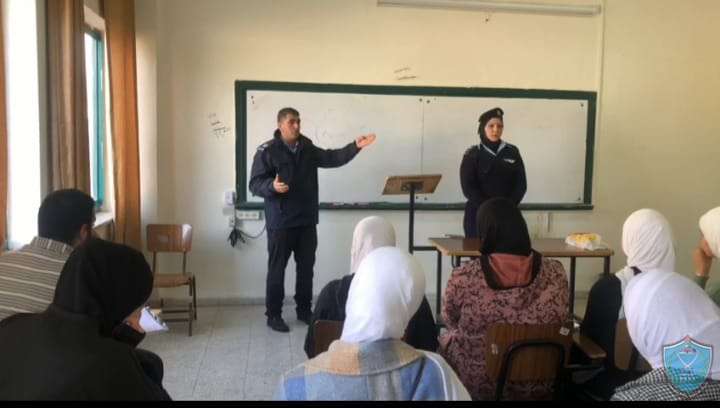 الشرطة تقدم محاضرة في جامعة النجاح بنابلس  
