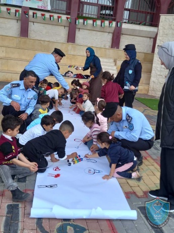 الشرطة تحاضر بطلبة المدارس  و رياض الاطفال ببلدة رأس عطية في قلقيلية  