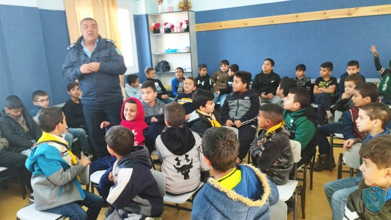 الشرطة تنظم محاضرات توعوية في مدارس ضواحي القدس المحتلة