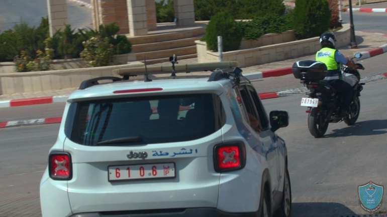 مواطن يسلم الشرطة دراجة غير قانونية في قلقيلية