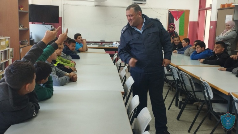 الشرطة تنظم محاضرة توعية شرطية في ضواحي القدس 