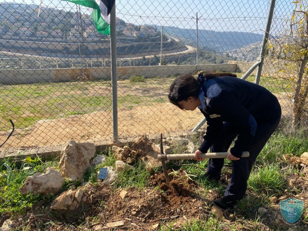 الشرطة تشارك بفعالية زراعة أشجار في مدارس ورياض أطفال بضواحي القدس