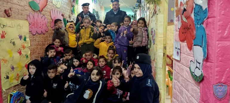 الشرطة تنظم يوما ترفيهيا وثقافيا لأطفال روضة في قلقيلية