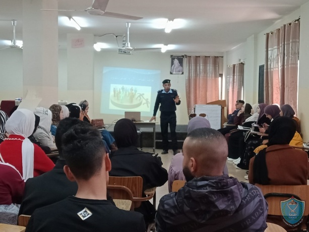الشرطة تنظم محاضرة توعية لطلبة جامعة القدس المفتوحة  في جنين