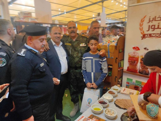 الشرطة تشارك في حفل افتتاح فعاليات مهرجان القرية الفلسطينية في طولكرم