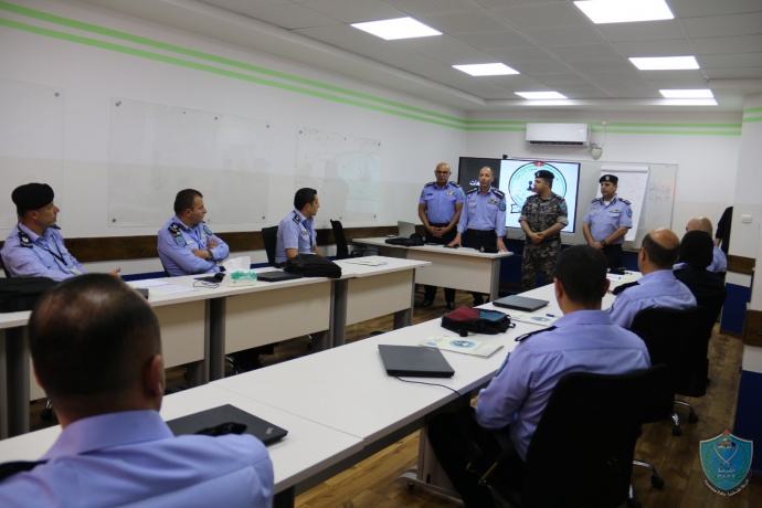 الشرطة تفتتح دورة القيادة المتوسطة الخامسة في كلية فلسطين للعلوم الشرطية