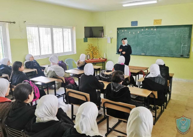 الشرطة تحاضر بأكثر من 80 طالبة بمدرسة الاخاء في بيت لحم