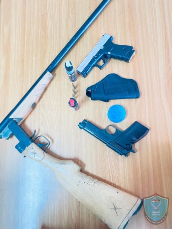 الشرطة تضبط 3 قطع أسلحة نارية في رام الله 