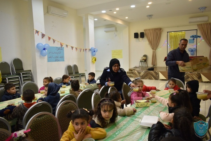 الشرطة تقيم مأدبة إفطارلأطفال جمعية المرابطات الخيرية للصم بقلقيلية