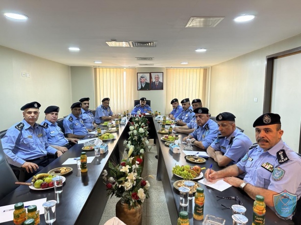اللواء يوسف الحلو يجتمع بمدراء شرطة المحافظات بمديرية شرطة أريحا 