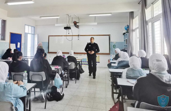 الشرطة تنظم محاضرة توعية شرطية لطالبات مدرسة ثانوية في بيت لحم