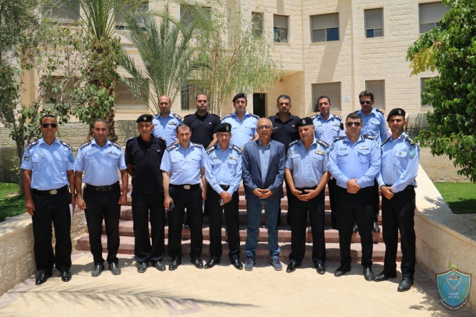 الشرطة تخرج دورة الناطق الإعلامي في كلية فلسطين للعلوم الشرطية