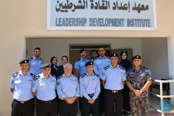 كلية فلسطين للعلوم الشرطية تخرج دورة في إعداد المدربين في مراكز الإصلاح والتأهيل
