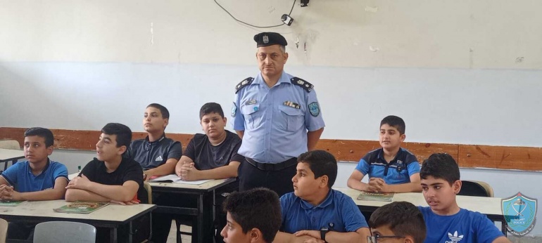 الشرطة تستهدف بالتوعية طلبة مدرسة في قلقيلية 