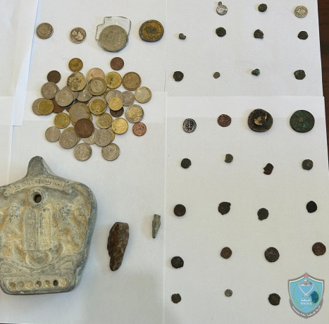 الشرطة تضبط 86 قطعة أثرية بحوزة تاجر آثار في الخليل 