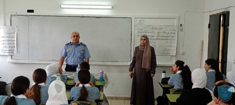 الشرطة تستهدف بالتوعية الأمنية طالبات مدرسة في قلقيلية 
