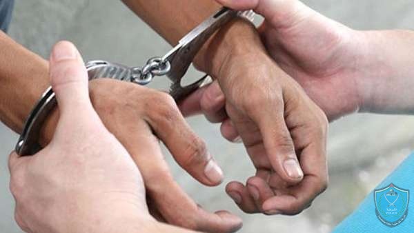 الشرطة تقبض على شخصين مشتبه فيهما بسرقة عدد من المنازل في اريحا