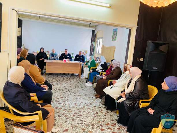 الشرطة تنظم لقاءً مجتمعياً حول مخاطر الإنترنت وأجهزة الاتصال الحديثة بطوباس 