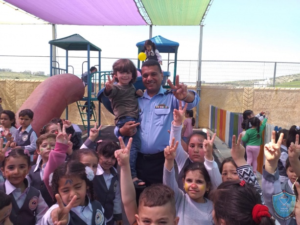 بمناسبة يوم الطفل الفلسطيني الشرطة ولجنة العلاقات العامة ينظمون يوم ترفيهي للأطفال بطوباس 