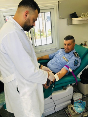 الشرطة تشارك بحملة تبرع بالدم في رام الله