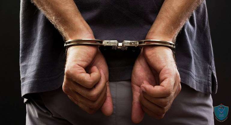 الشرطة تقبض على مطلوب للعدالة في الخليل
