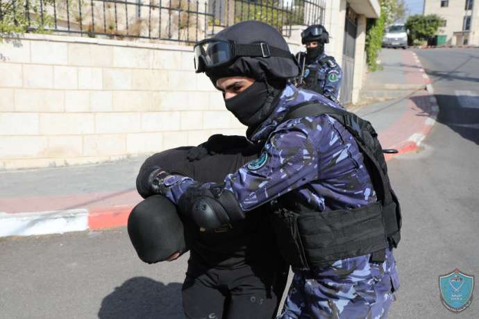 الشرطة تقبض على 13 مطلوباً للقضاء في نابلس