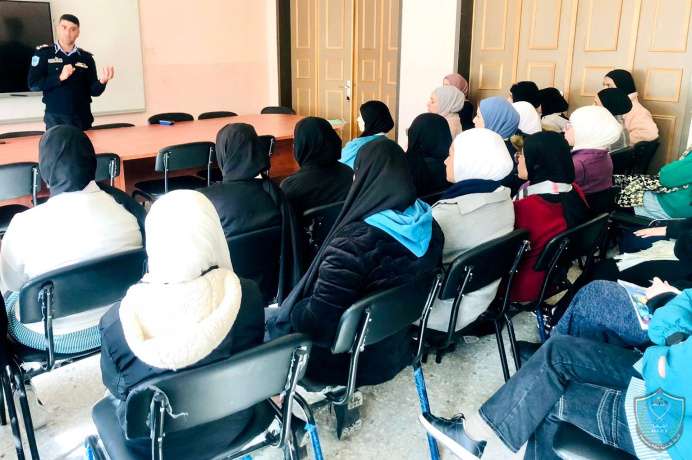 الشرطة تنظم محاضرات توعوية للمدارس في رام الله 