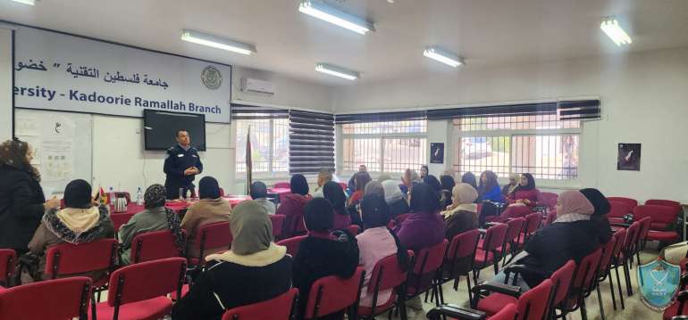 الشرطة تنظم لقاءا توعويا حول مخاطر المخدرات لطلاب جامعة فلسطين التقنية خضوري في رام الله.