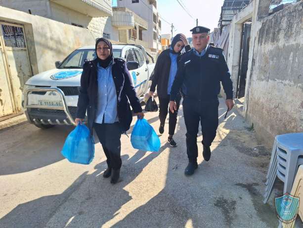 الشرطة تزور وتلتقي عدداً من العائلات النازحة من مخيمات محافظتي جنين وطولكرم