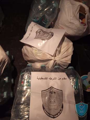 الشرطة تقدم يد العون للنازحين من مخيم نور شمس وتؤمن نقلهم لمساكن آمنة في طولكرم