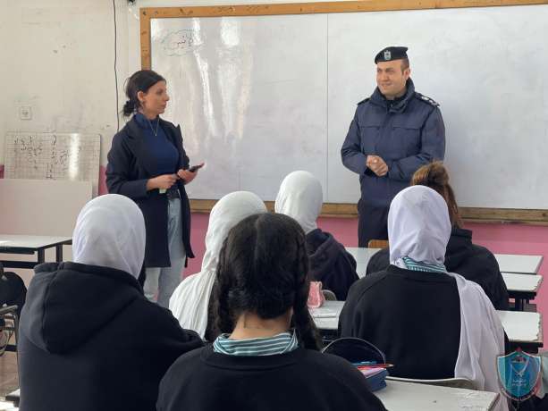 الشرطة تحاضر بطالبات مدرسة بيت ساحور الثانوية  في بيت لحم