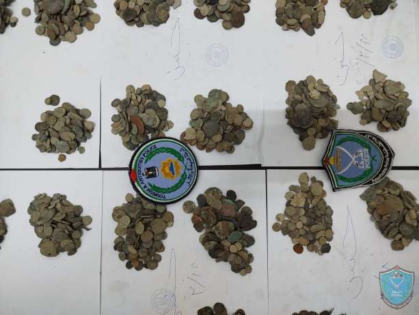 الشرطة تضبط 4600 قطعة معدنية يشتبه أنها أثرية في جنين
