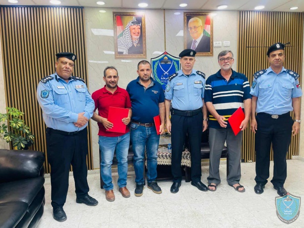 الشرطة تكرم عدد من  السائقين ومنتسبي إدارة المرور في سلفيت