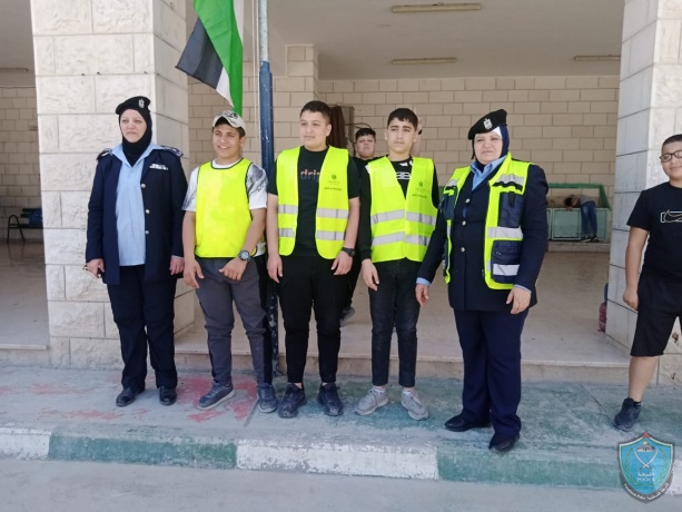 الشرطة تقدم التوعية المرورية والتدريب على فرق السلامة المرورية في نابلس