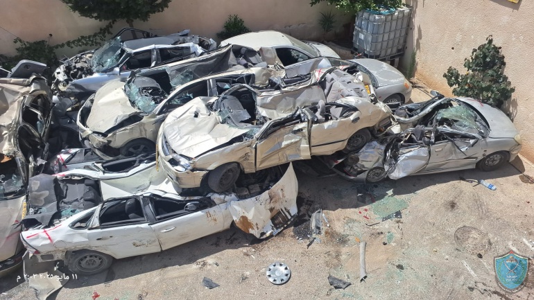 الشرطة تتلف 32 مركبة غير قانونية في الخليل