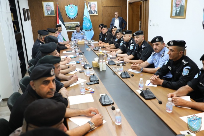 اللواء علام السقا يجتمع بإدارتي الحراسات وحماية الأسرة والأحداث ويشيد بجهودهما