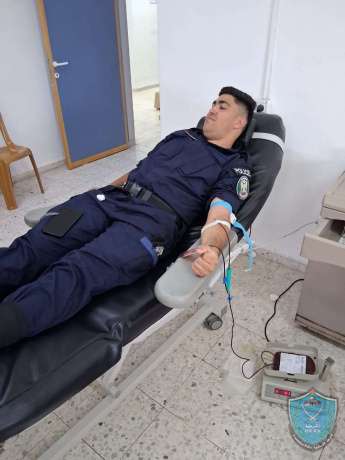 دوريات الإسناد والنجدة تلبي نداء مواطن للتبرع بالدم في الخليل
