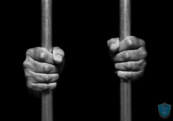 الشرطة تقبض على شخص بحوزته 114 قطعة أثرية في طولكرم