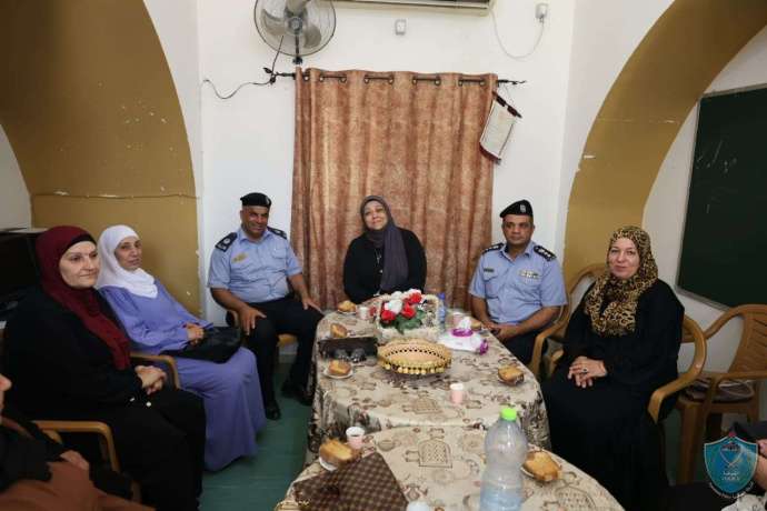 الشرطة تنظم يوماً مجتمعياً وزيارات ميدانية في مخيم عقبة جبر في أريحا